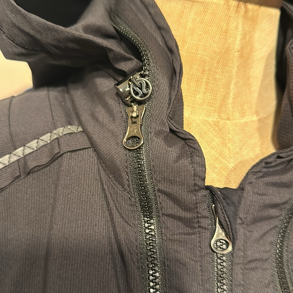 Lululemon Rare Define Pinstripe Rain Jacket 8 Gem